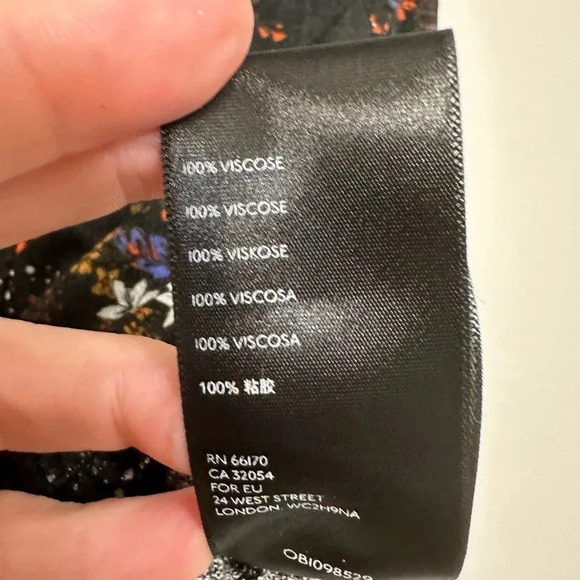 Urban Outfitters women’s Taran smocked long sleeve blouse. Size small - Picture 6 of 6